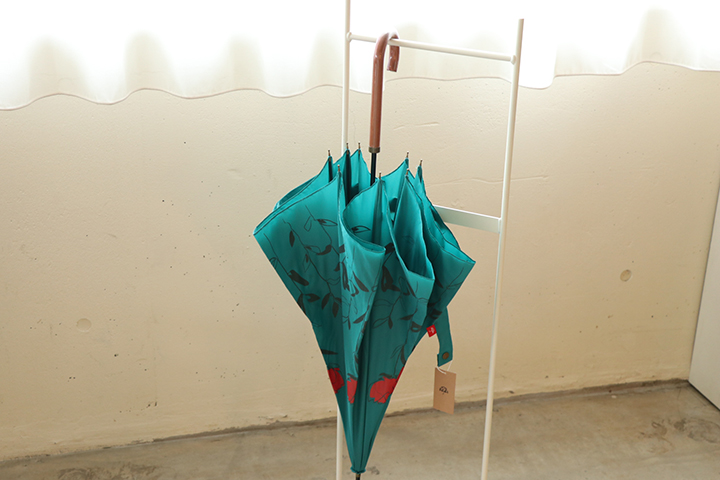 チューリップ柄のグラスファイバースリム傘